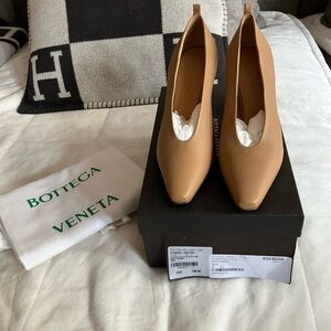 Bottega Veneta Almond leather heels  39EU    Beige, LeatherNWT